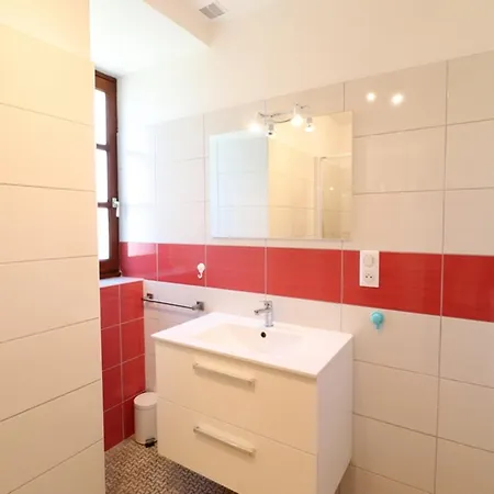 Holiday home Maison De Plain-pied Avec Jardin, Cheminee Et Randonnees A Proximite - - Fr-1-742-379 *