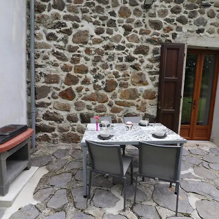 Holiday home Maison De Plain-pied Avec Jardin, Cheminee Et Randonnees A Proximite - - Fr-1-742-379